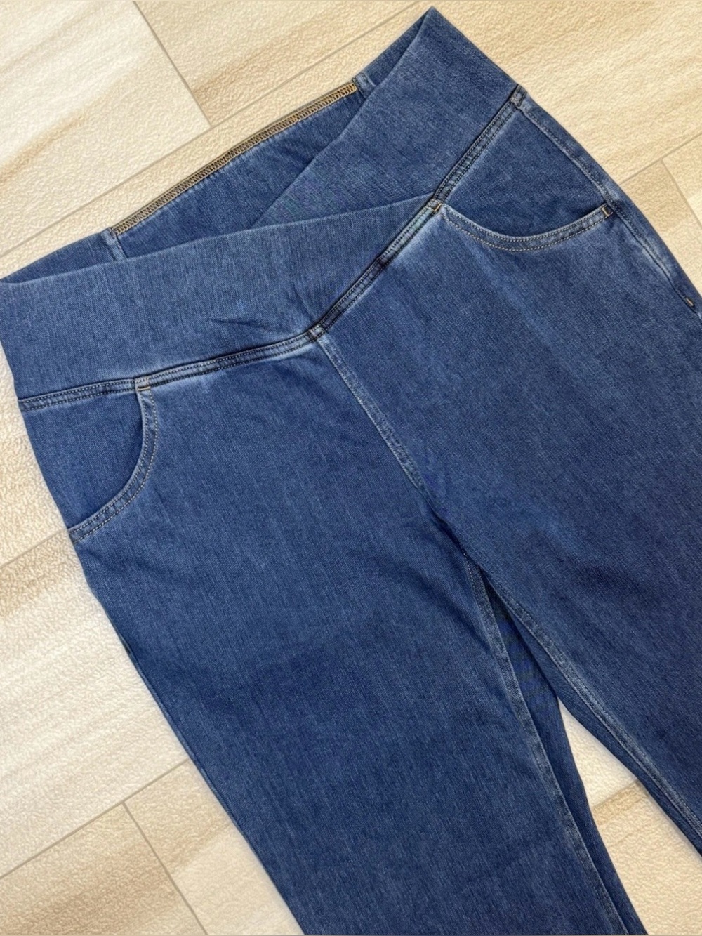 Halara Flex™ V-Cut Waist Blue Wash Flared
Stretch Jeans Pockets Women's 29 x30 - Picture 3 of 11